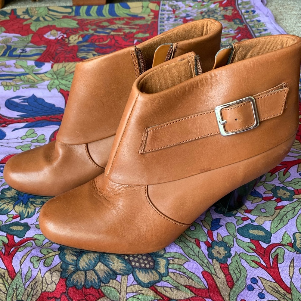 Super cute Clarks booties